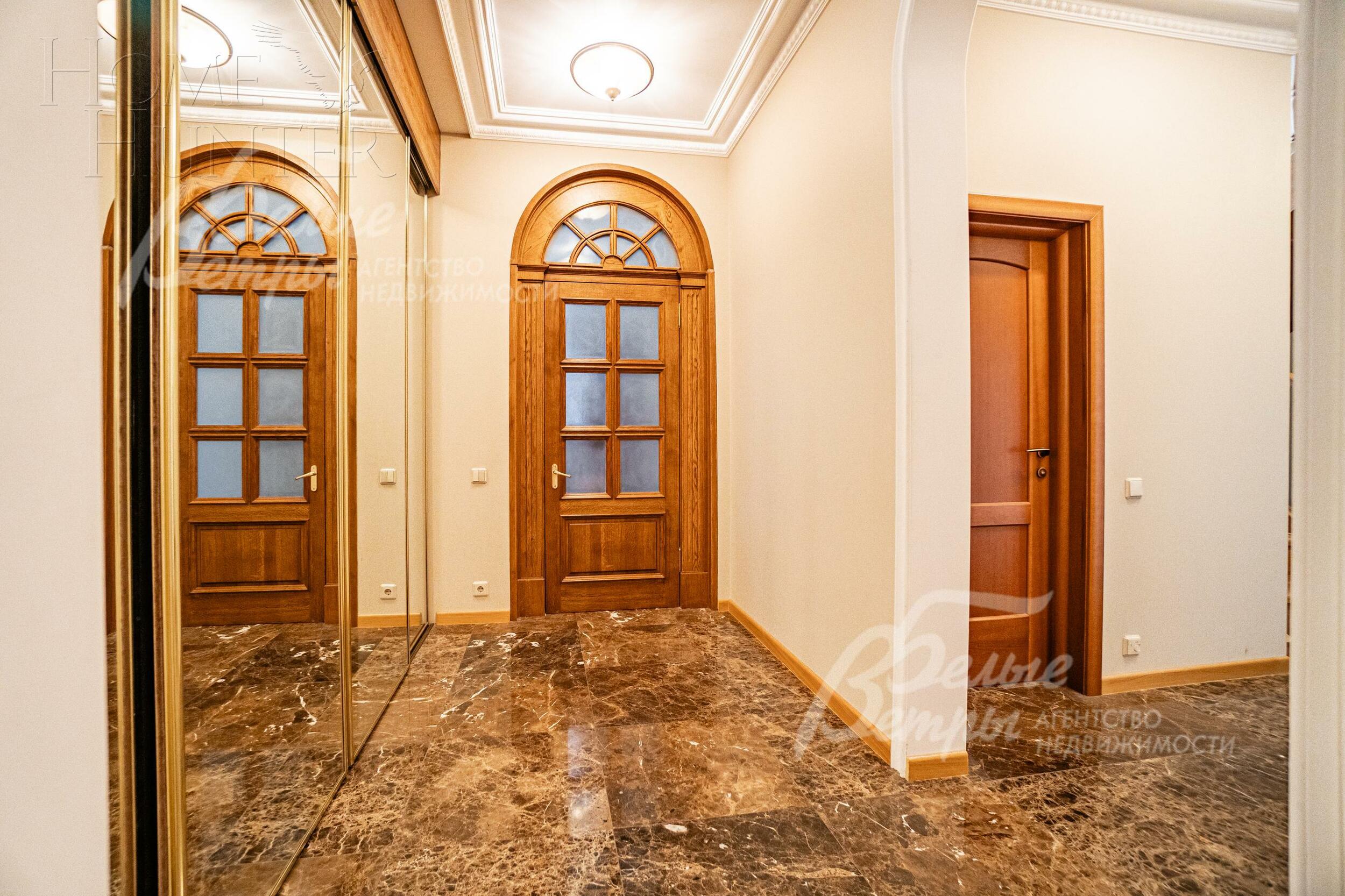 3-этажный коттедж 680 м² с отделкой