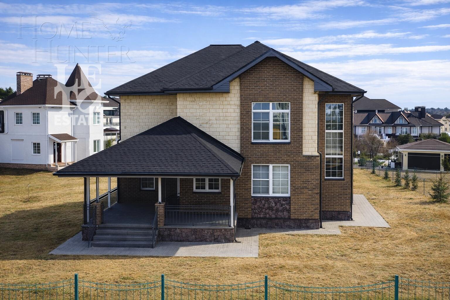 2-этажный коттедж 241.3 м² без отделки