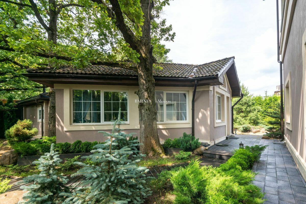 3-этажный коттедж 1 162 м² с отделкой