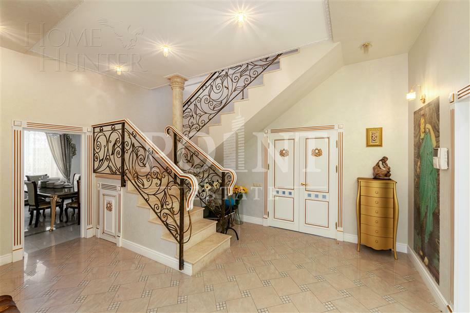 2-этажный коттедж 400 м² с отделкой