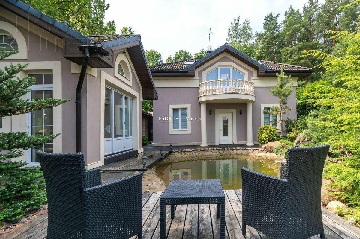 3-этажный коттедж 1 162 м² с отделкой