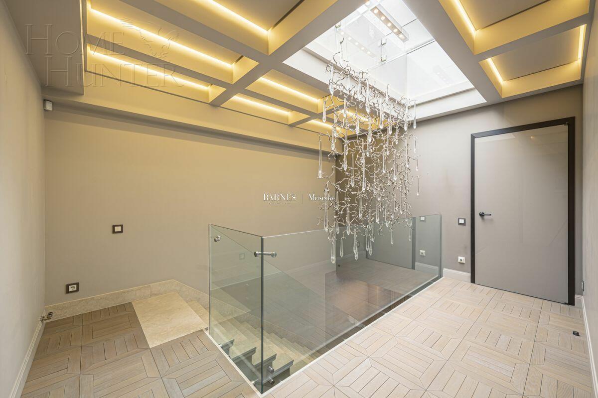 2-УРОВНЕВЫЙ ТАУНХАУС С ОТДЕЛКОЙ 360 М² НА 1 ЭТАЖЕ