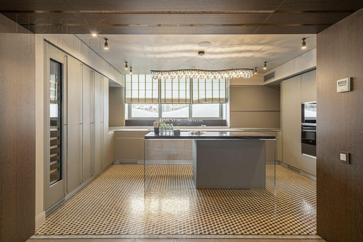 2-УРОВНЕВЫЙ ТАУНХАУС С ОТДЕЛКОЙ 360 М² НА 1 ЭТАЖЕ