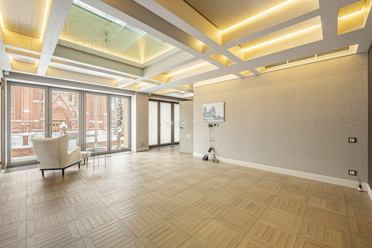 2-УРОВНЕВЫЙ ТАУНХАУС С ОТДЕЛКОЙ 360 М² НА 1 ЭТАЖЕ