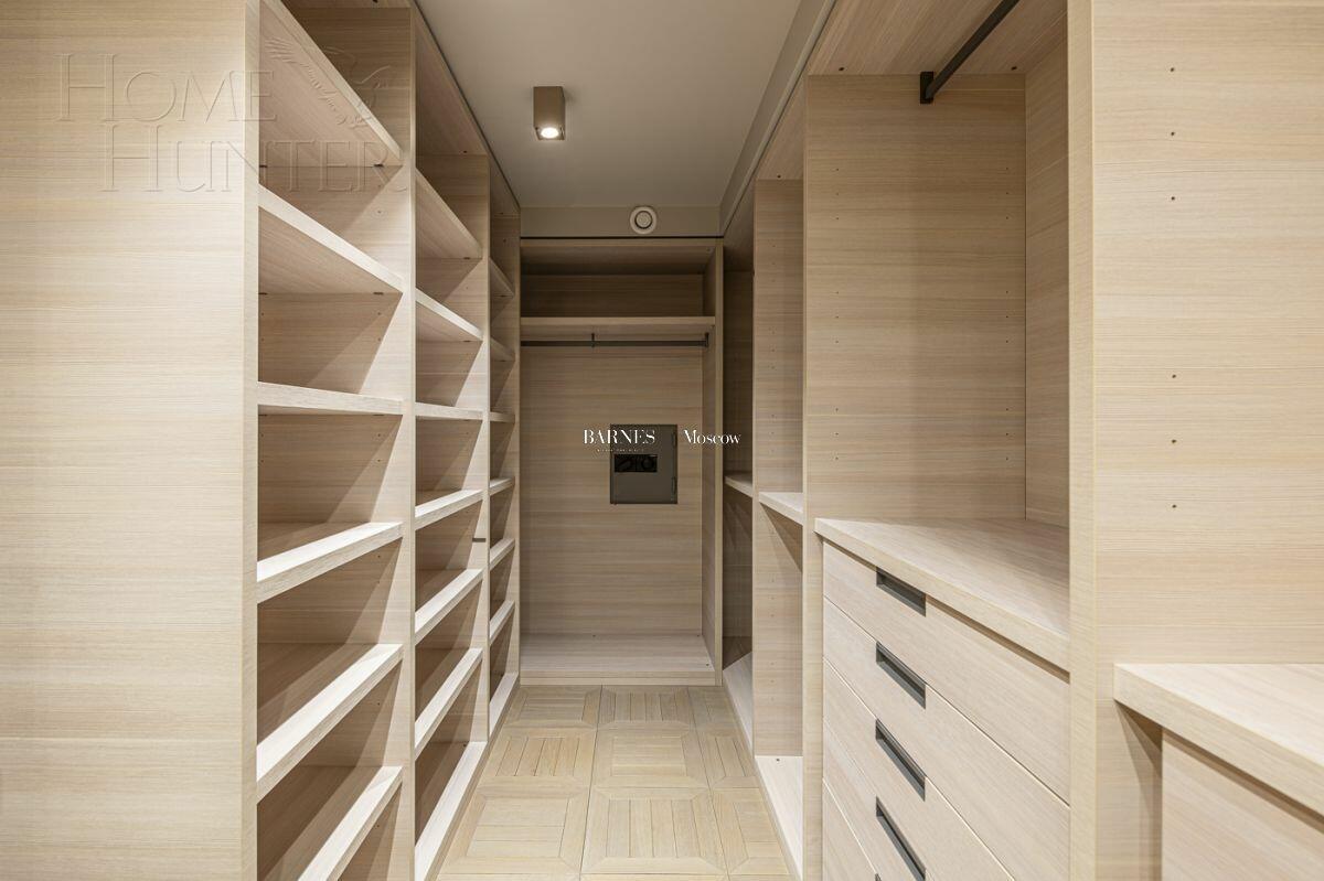 2-УРОВНЕВЫЙ ТАУНХАУС С ОТДЕЛКОЙ 360 М² НА 1 ЭТАЖЕ