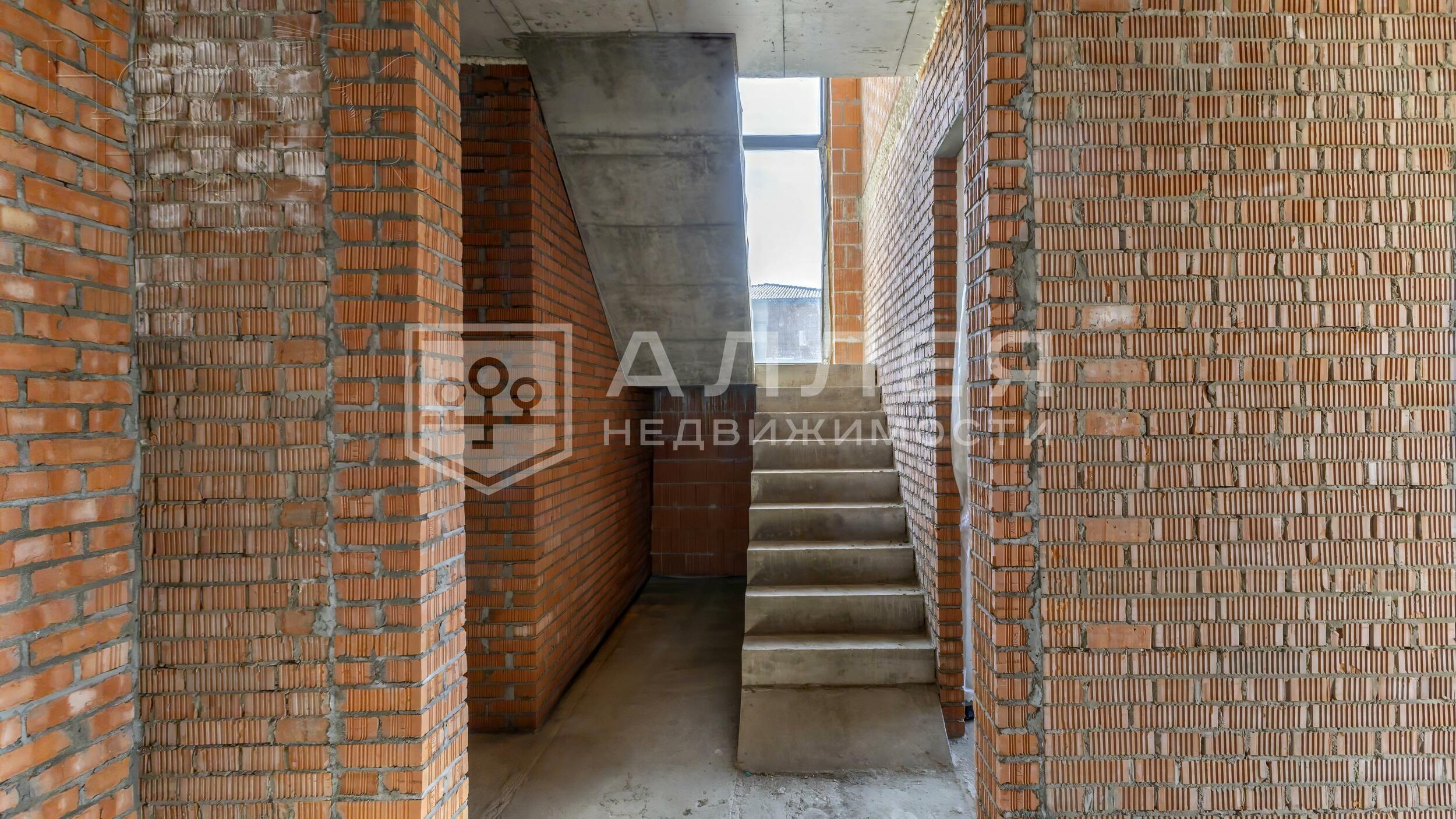 2-этажный коттедж 310 м² без отделки