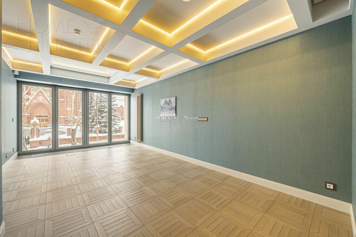 2-УРОВНЕВЫЙ ТАУНХАУС С ОТДЕЛКОЙ 360 М² НА 1 ЭТАЖЕ