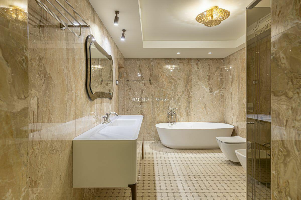 2-УРОВНЕВЫЙ ТАУНХАУС С ОТДЕЛКОЙ 360 М² НА 1 ЭТАЖЕ