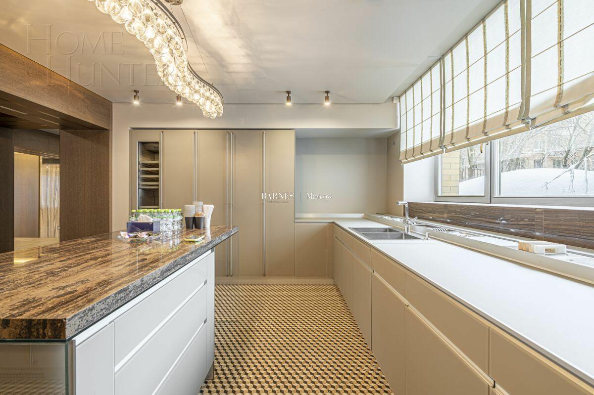 2-УРОВНЕВЫЙ ТАУНХАУС С ОТДЕЛКОЙ 360 М² НА 1 ЭТАЖЕ