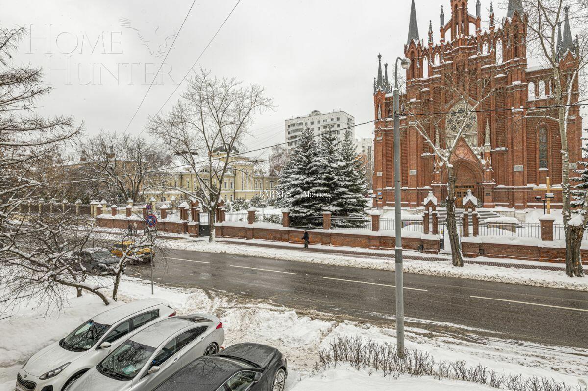 2-УРОВНЕВЫЙ ТАУНХАУС С ОТДЕЛКОЙ 360 М² НА 1 ЭТАЖЕ