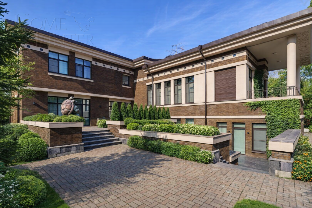 2-этажный коттедж 550 м² с отделкой