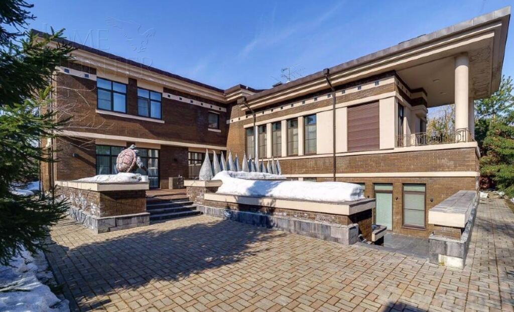 2-этажный коттедж 550 м² с отделкой