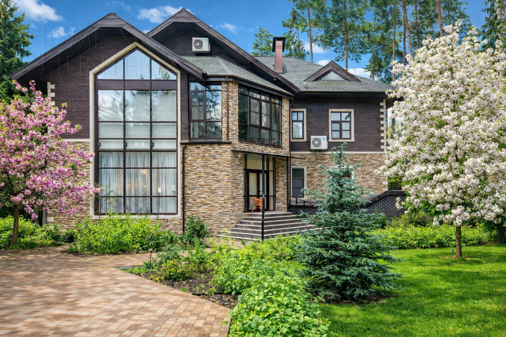 2-этажный коттедж 750 м² с отделкой