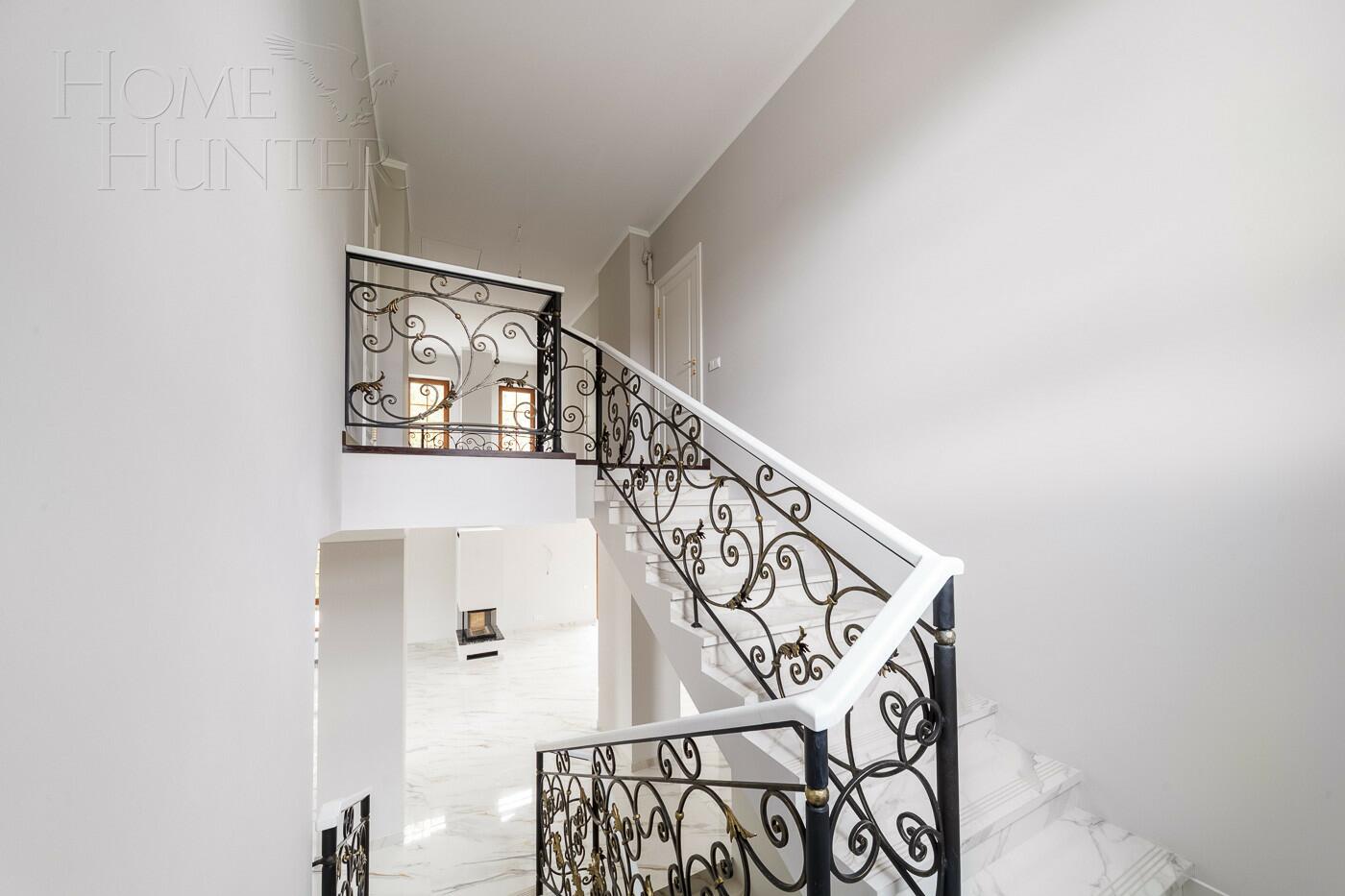 2-этажный коттедж 370 м² с отделкой