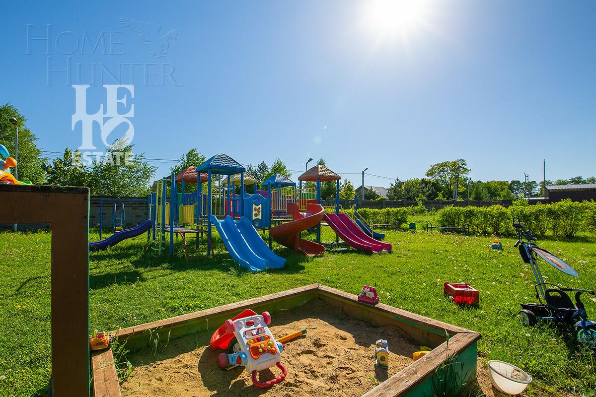 3-этажный коттедж 1 106 м² без отделки