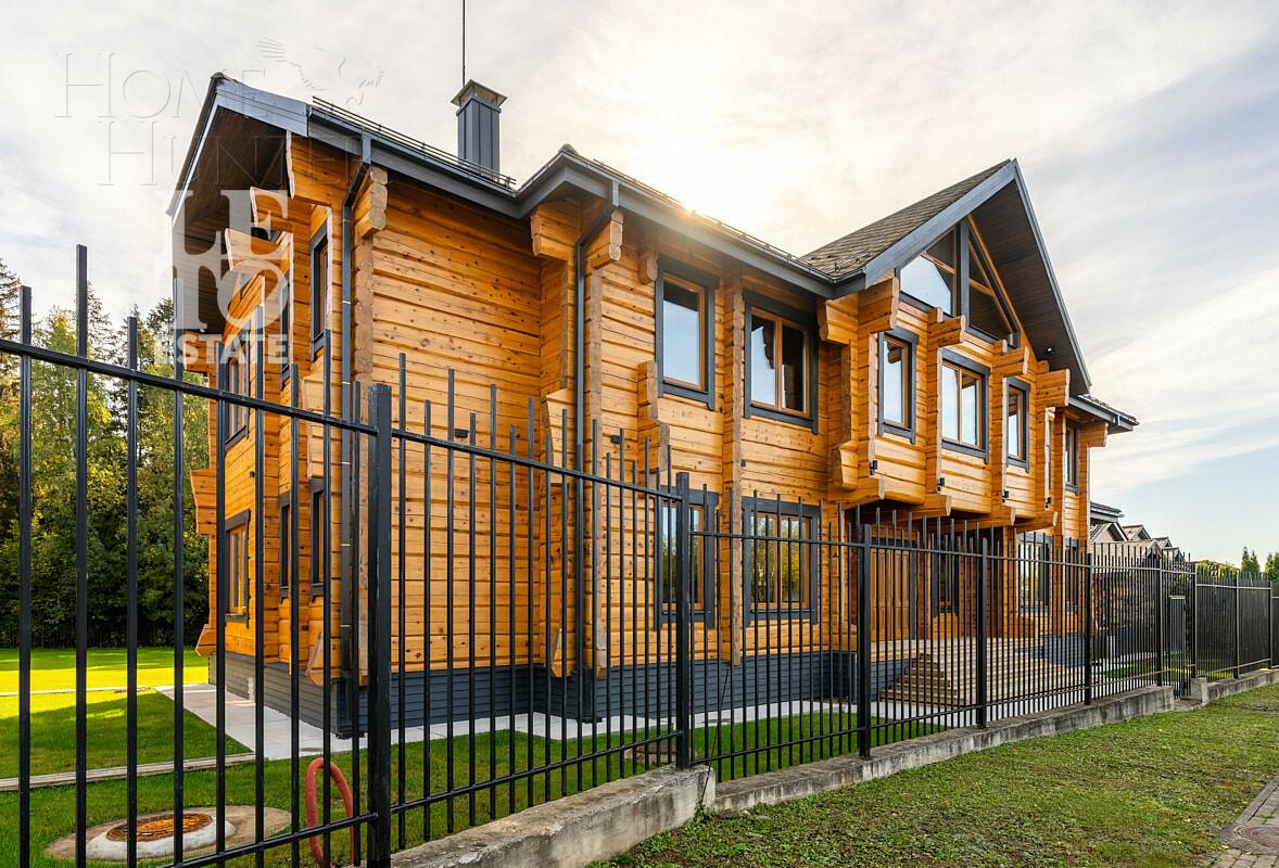 3-этажный коттедж 1 106 м² без отделки