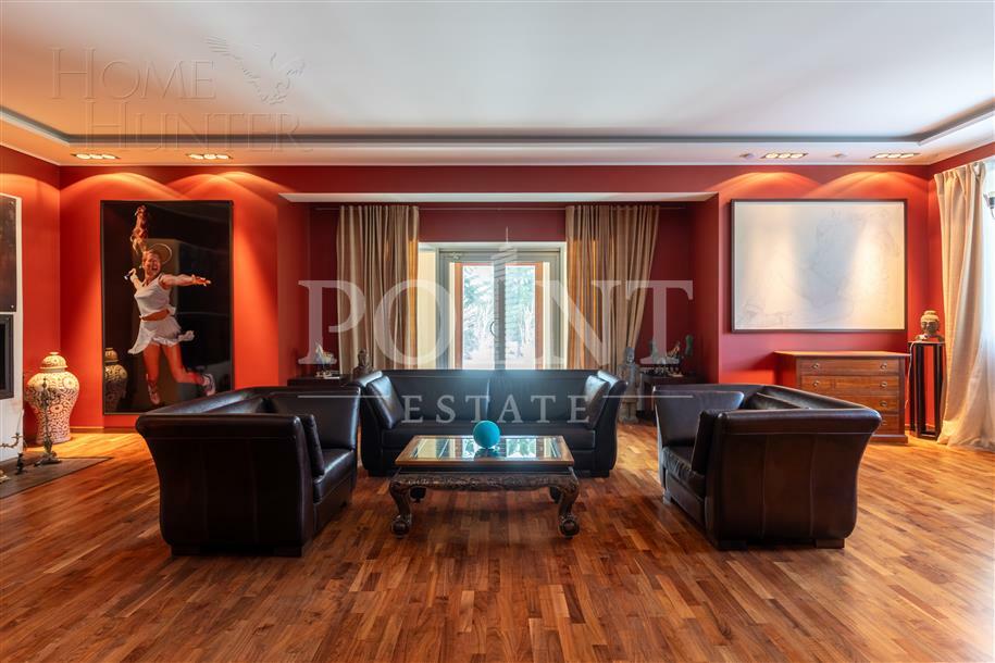 3-этажный коттедж 2 300 м² с отделкой