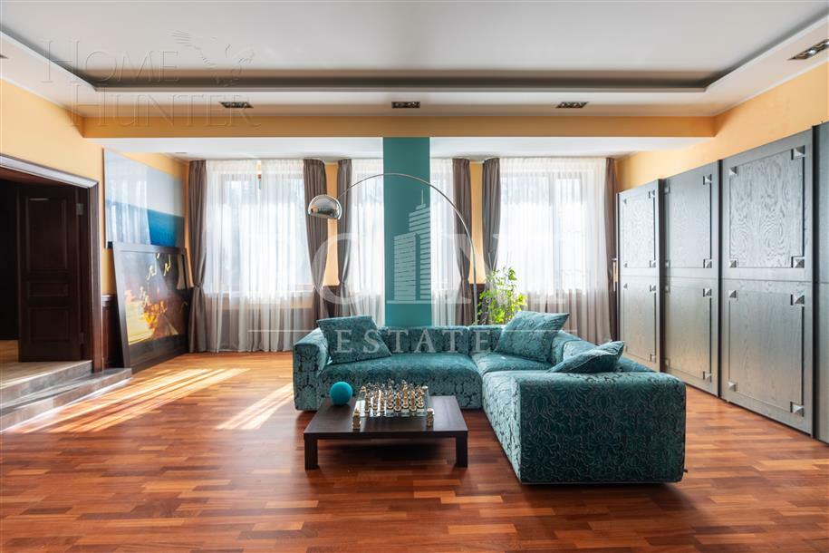 3-этажный коттедж 2 300 м² с отделкой