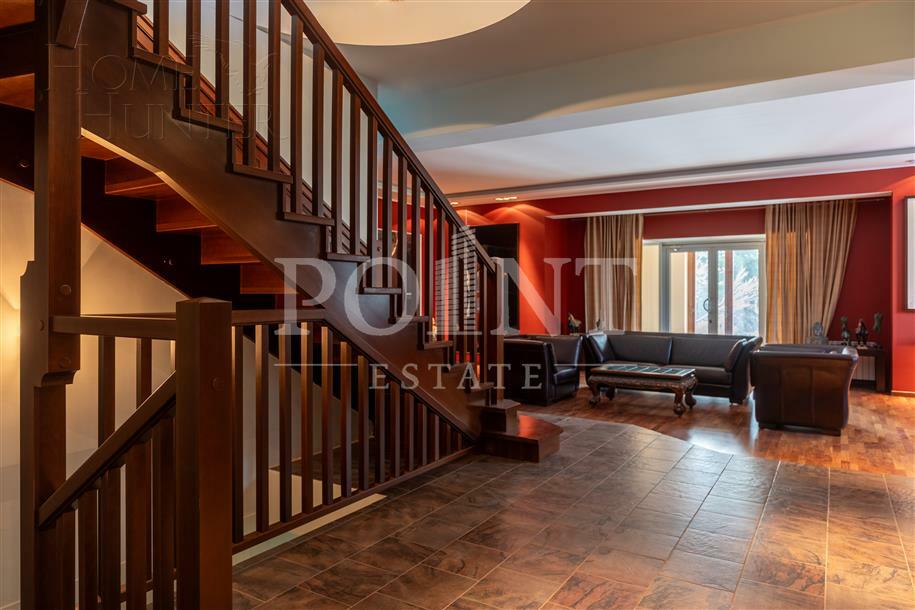 3-этажный коттедж 2 300 м² с отделкой