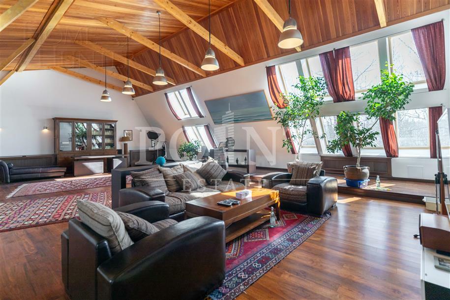 3-этажный коттедж 2 300 м² с отделкой