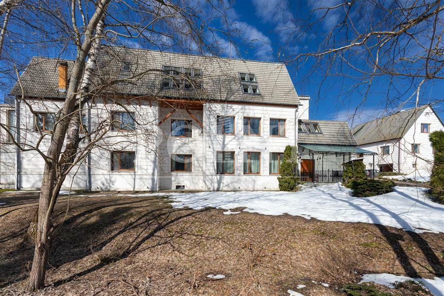 3-этажный коттедж 2 300 м² с отделкой