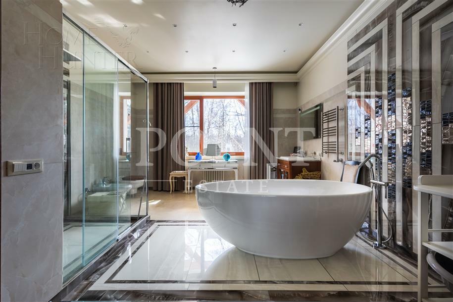 3-этажный коттедж 2 300 м² с отделкой