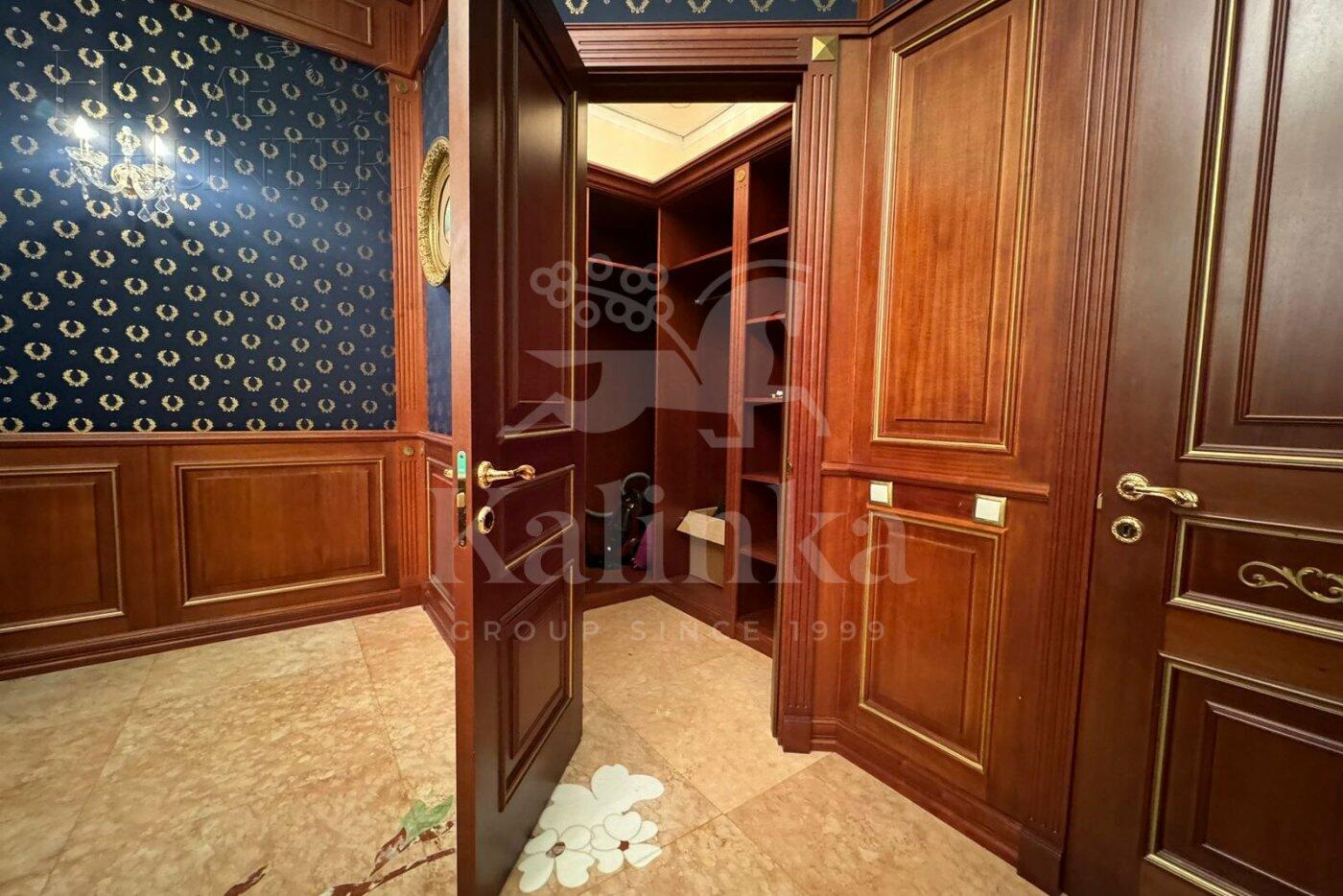 2-этажный коттедж 1 000 м² с отделкой