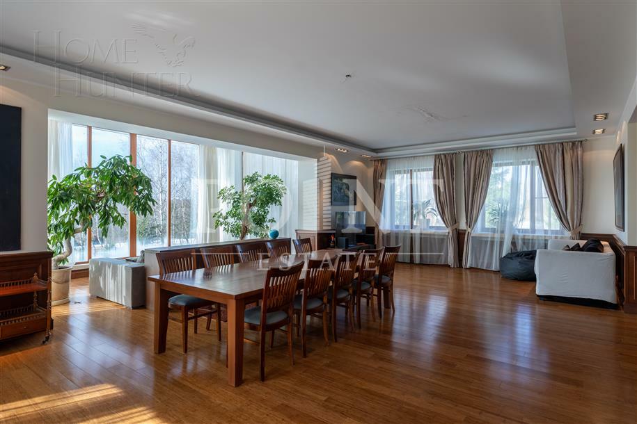 3-этажный коттедж 2 300 м² с отделкой