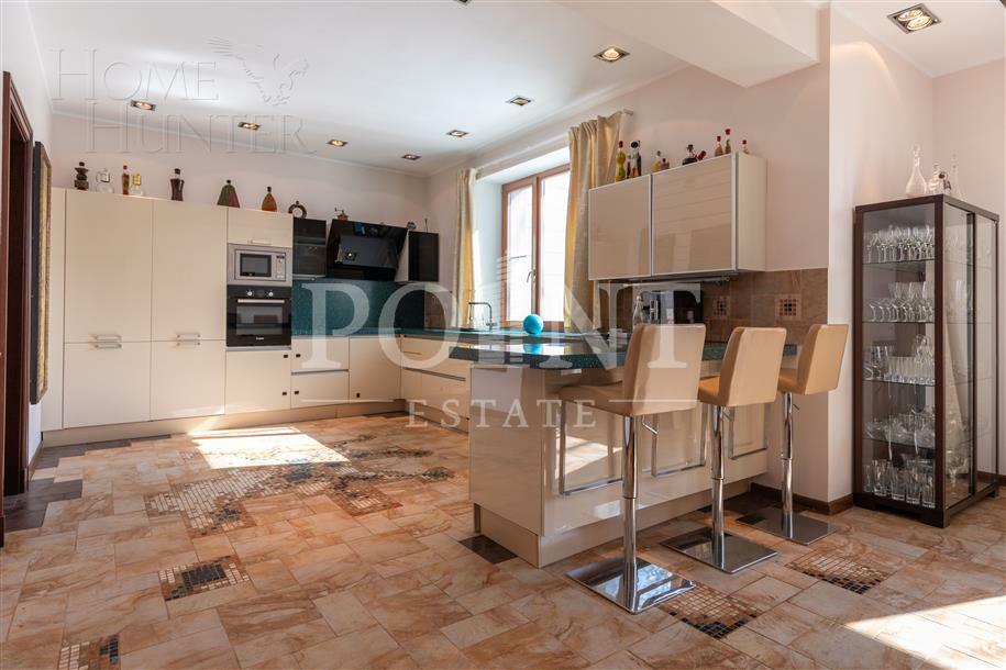 3-этажный коттедж 2 300 м² с отделкой
