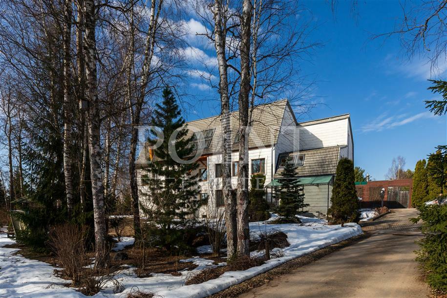 3-этажный коттедж 2 300 м² с отделкой