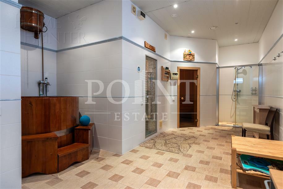 3-этажный коттедж 2 300 м² с отделкой