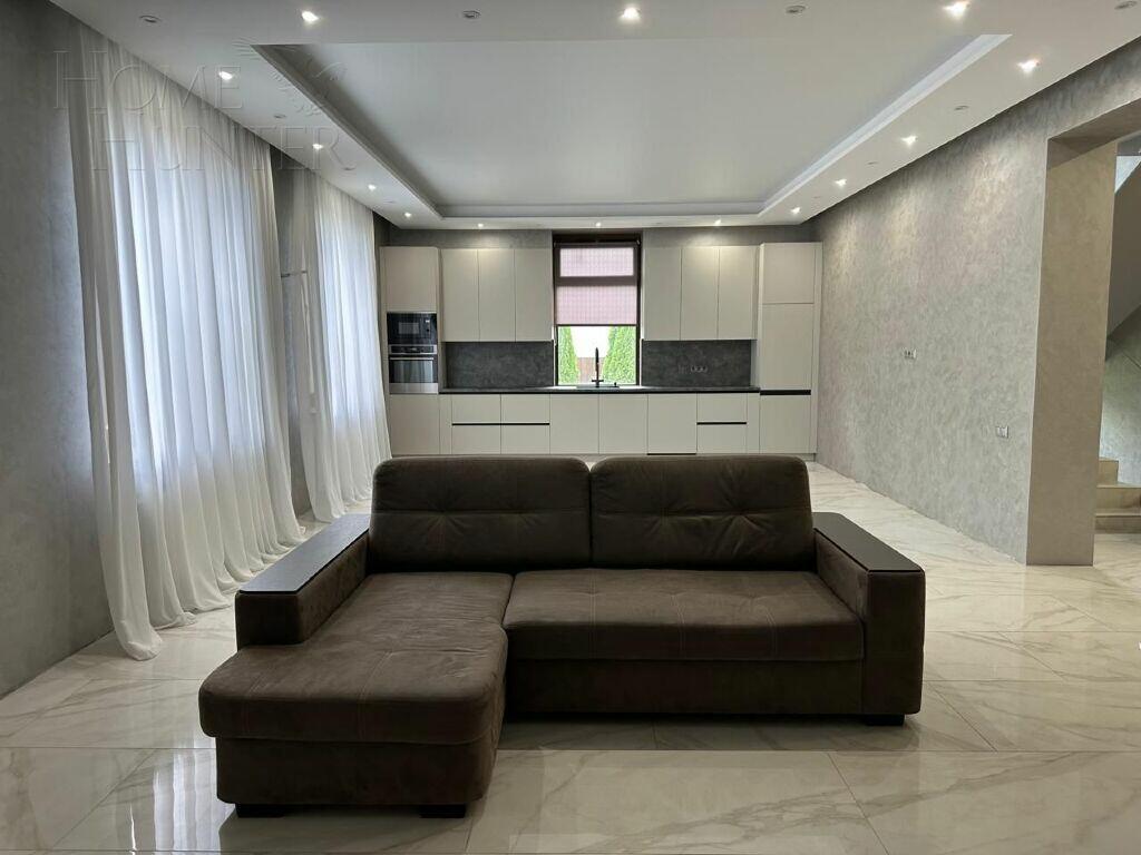 2-этажный коттедж 400 м² с отделкой