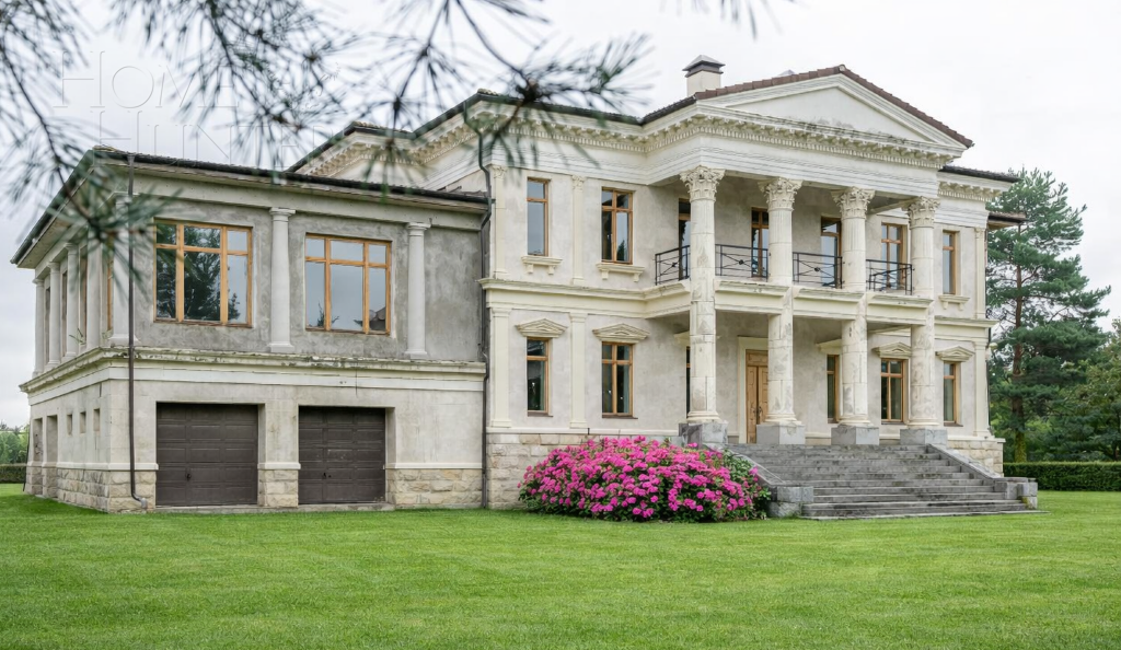 2-этажный коттедж 1 320 м² без отделки