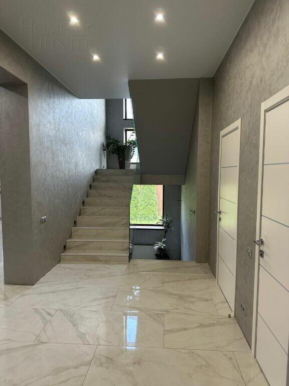 2-этажный коттедж 400 м² с отделкой