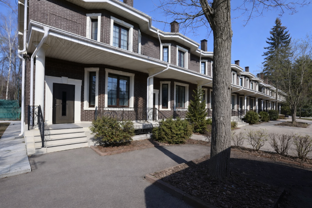 2-этажный таунхаус 216 м² с отделкой