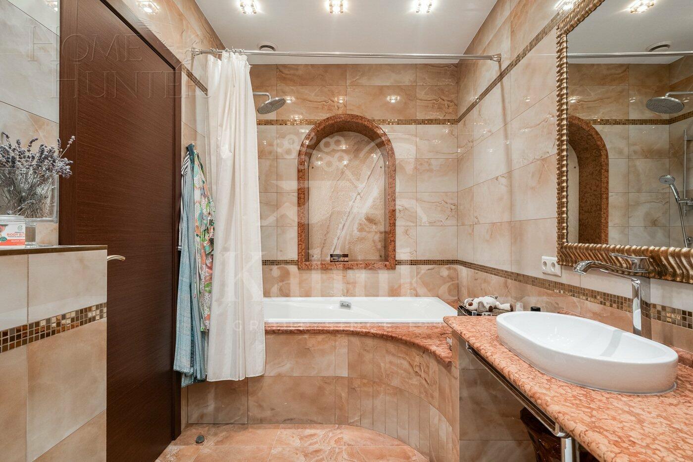 2-этажный коттедж 500 м² с отделкой