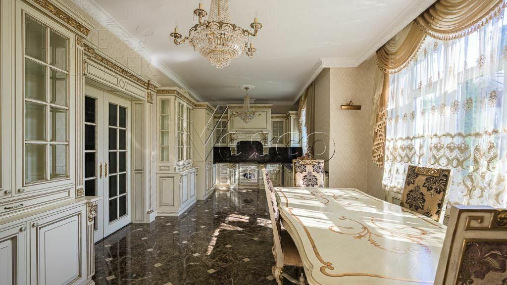 3-этажный коттедж 580 м² с отделкой