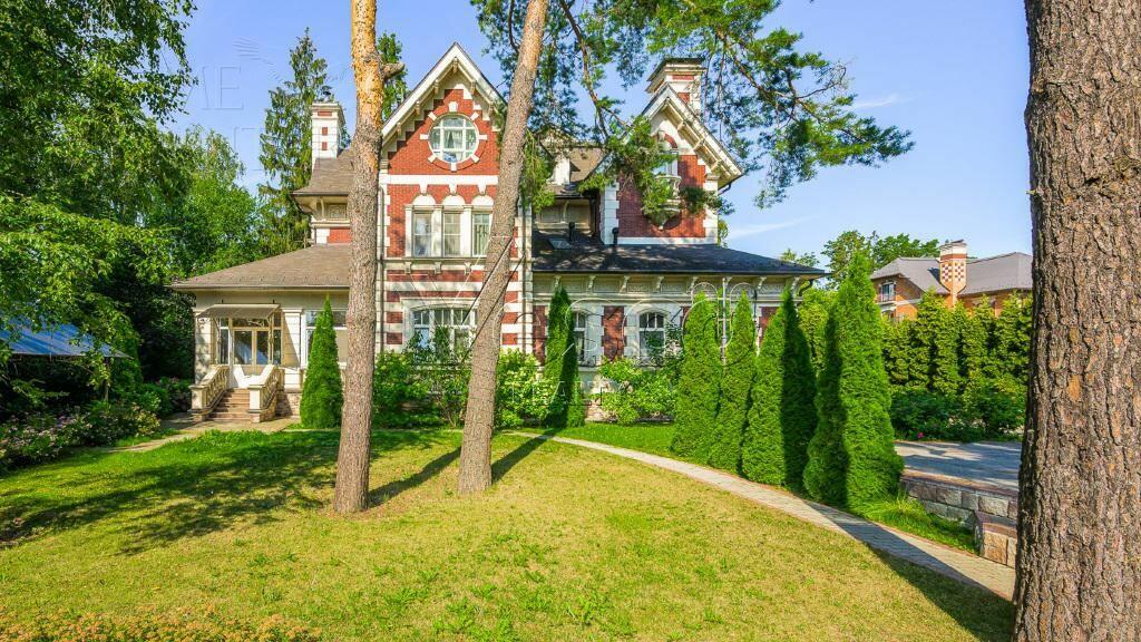 3-этажный коттедж 580 м² с отделкой