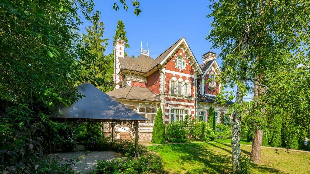 3-этажный коттедж 580 м² с отделкой