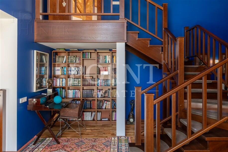 3-этажный коттедж 2 300 м² с отделкой