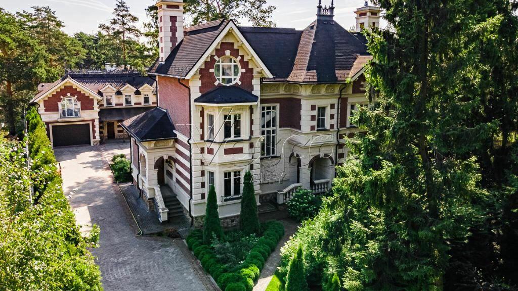 3-этажный коттедж 580 м² с отделкой