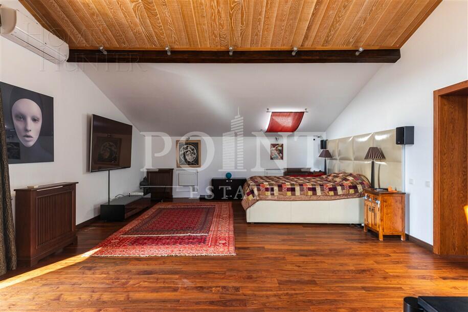 3-этажный коттедж 2 300 м² с отделкой