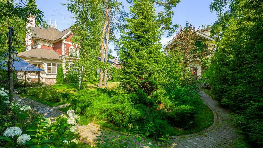 3-этажный коттедж 580 м² с отделкой