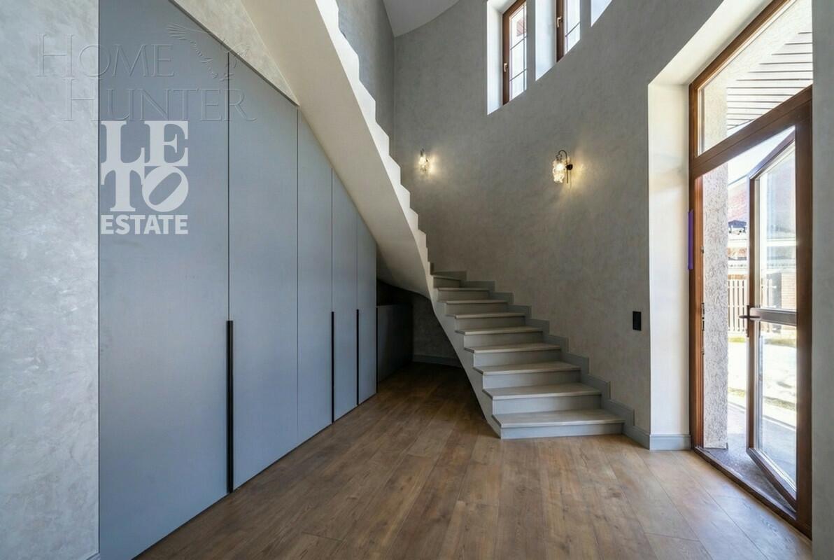 2-этажный коттедж 303 м² с отделкой