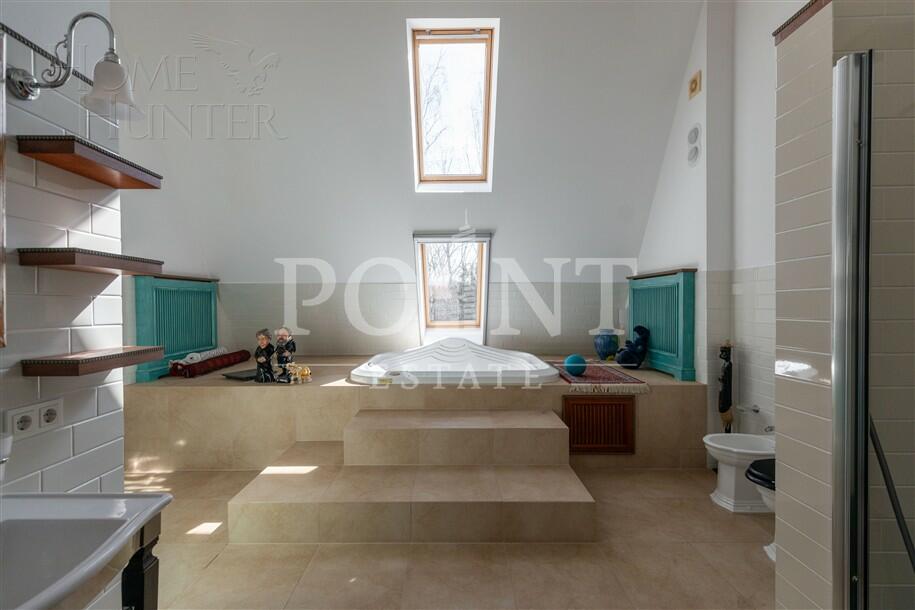 3-этажный коттедж 2 300 м² с отделкой