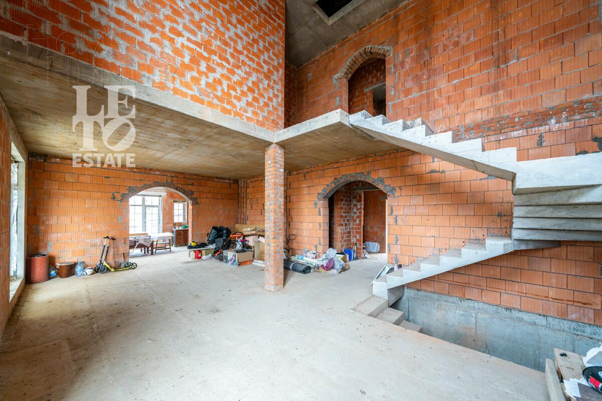 2-этажный коттедж 580 м² без отделки