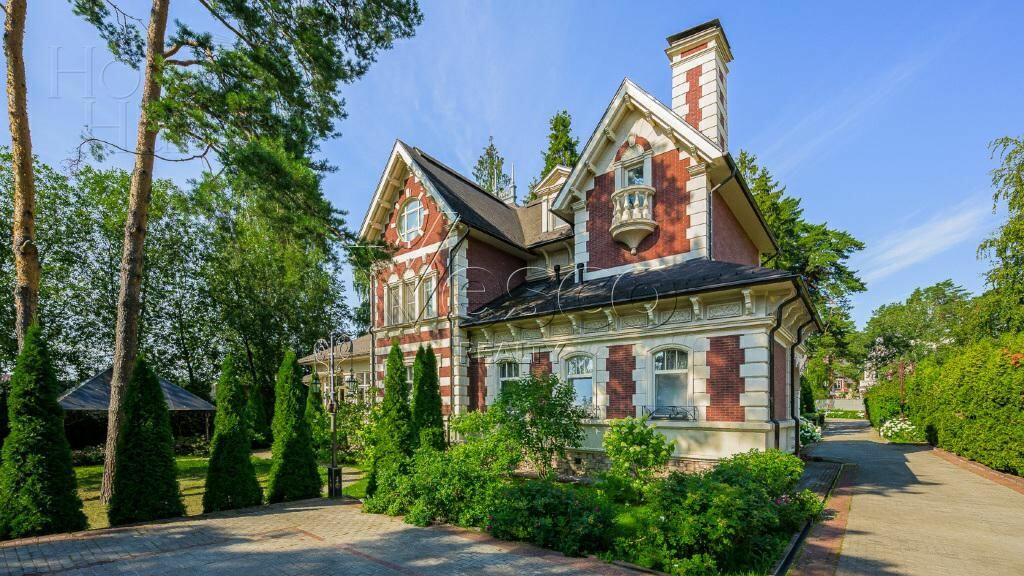 3-этажный коттедж 580 м² с отделкой