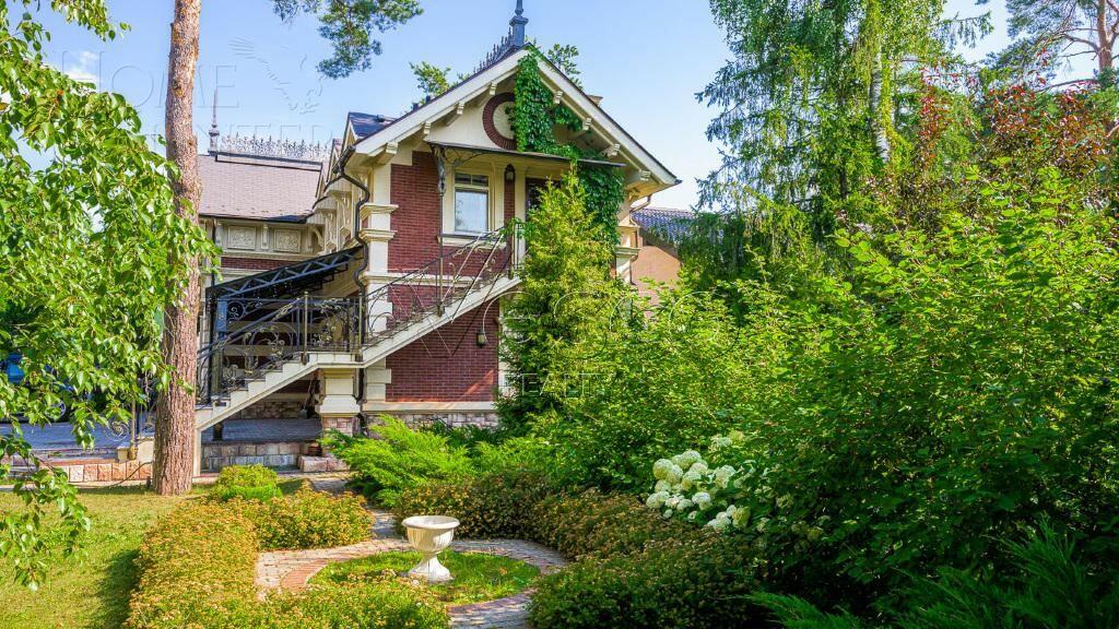 3-этажный коттедж 580 м² с отделкой