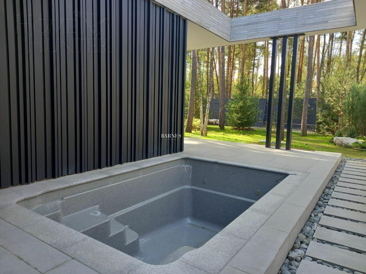 2-этажный коттедж 1 050 м² без отделки