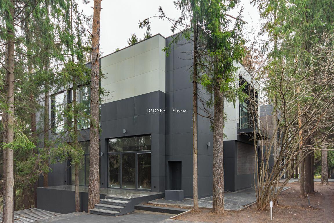 2-этажный коттедж 1 050 м² без отделки